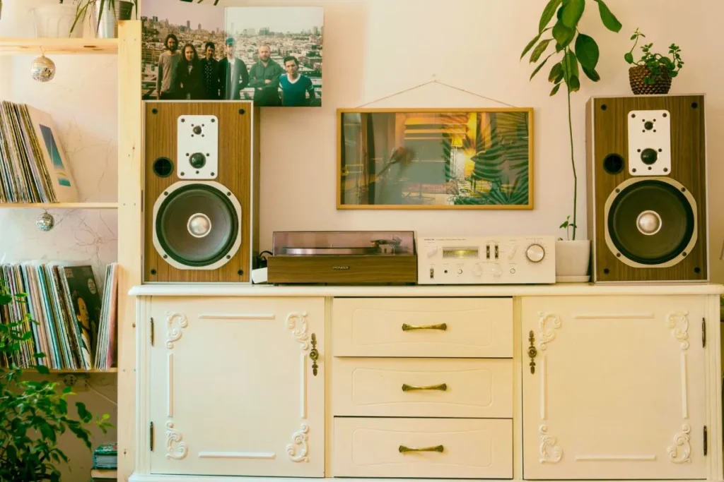 Jak połączyć nowoczesne wnętrza z elementami vintage - Zdjęcie