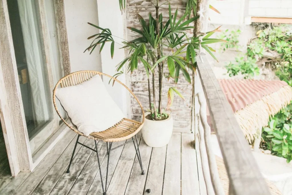 Jak urządzić mały balkon w bloku -14 tanich i klimatycznych pomysłów - Miniaturka